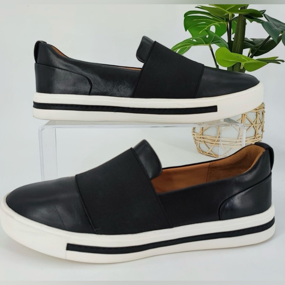 Unstructured by Clarks Size 7 Black Leather Lightweight Slip-On Women’s Loafers.